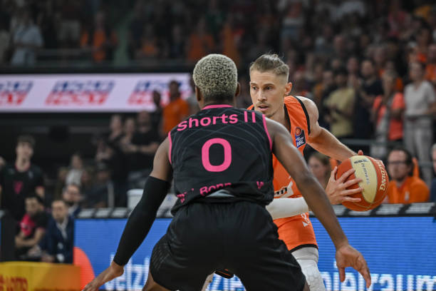 保持进取的 保持进取的