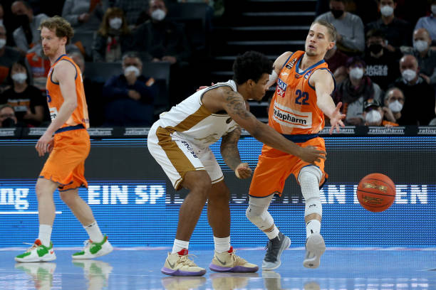 仍是这笔交 仍是这笔交